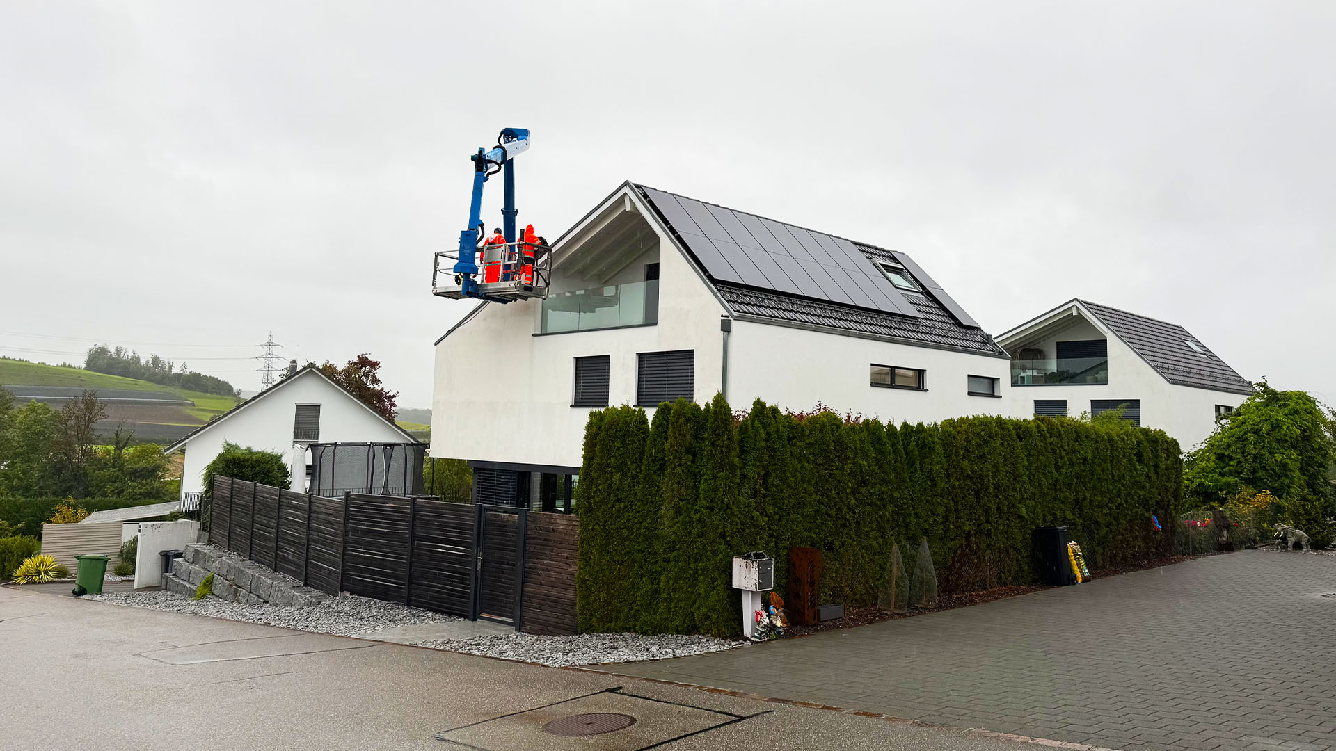 Wohnhaus mit Dachkante als typischer Einsatzbereich für die professionelle Vogelabwehr in Basel Stadt