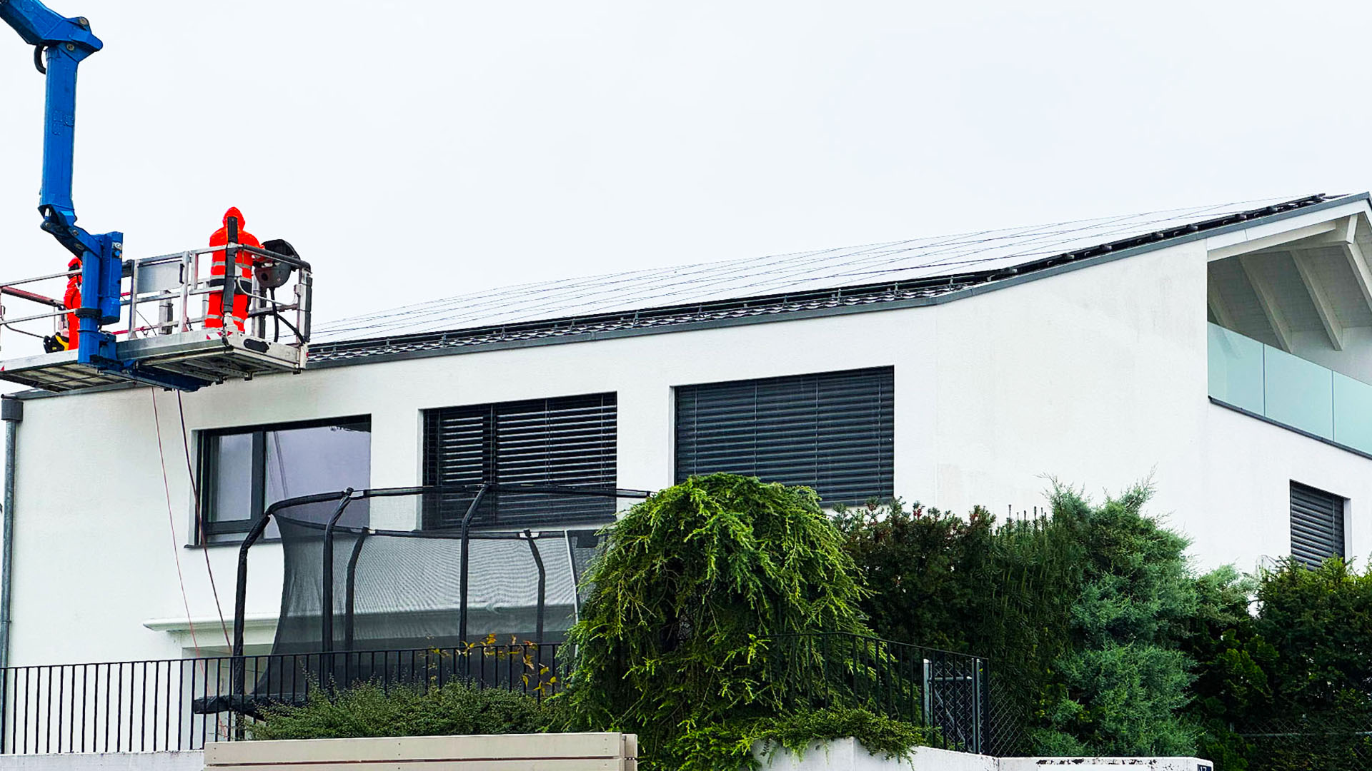 Wohnhaus mit Dachkante als typischer Einsatzbereich für die professionelle Vogelabwehr in Gallen