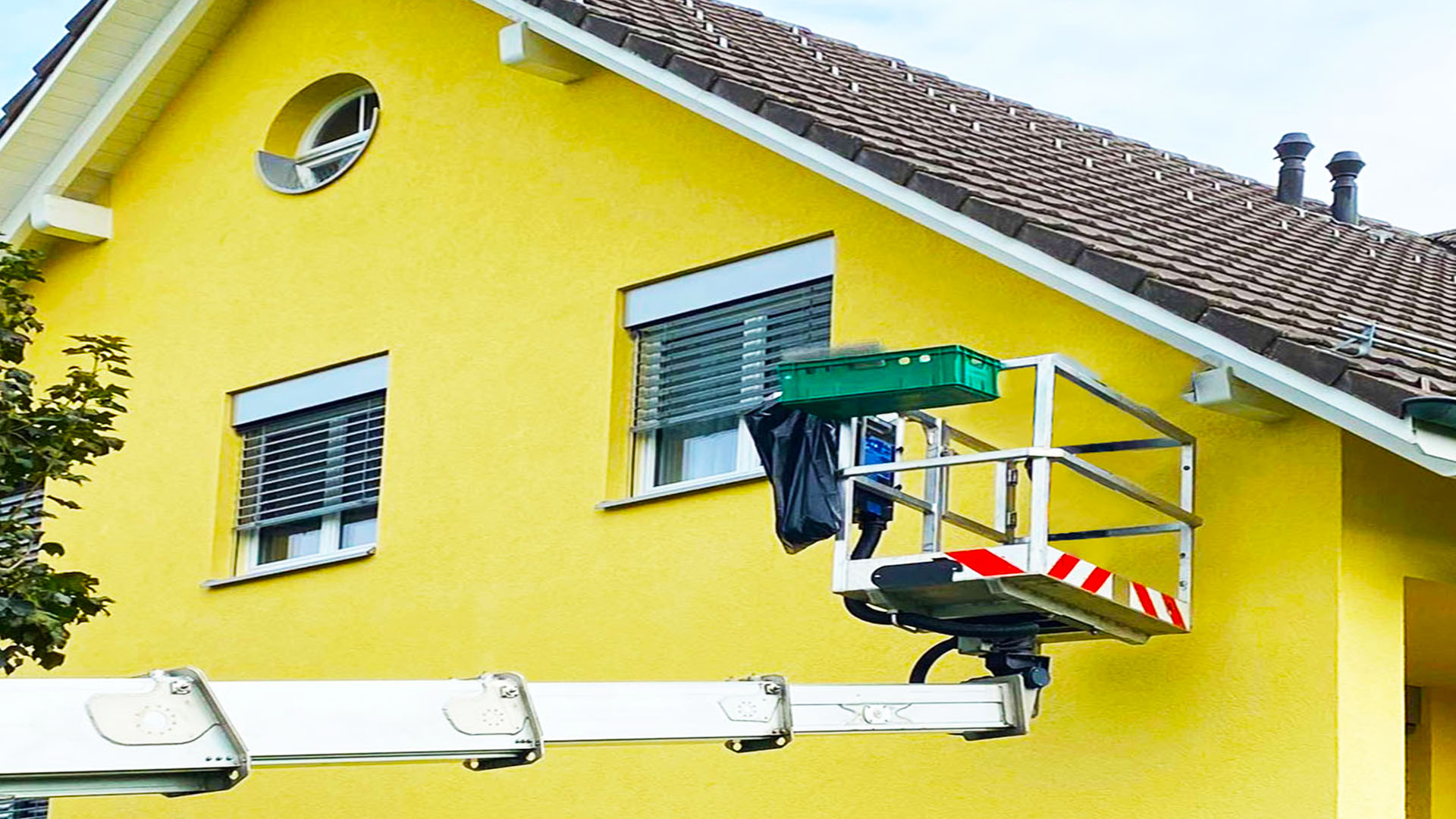 Wohnhaus mit Dachkante als typischer Einsatzbereich für die professionelle Vogelabwehr in Solothurn