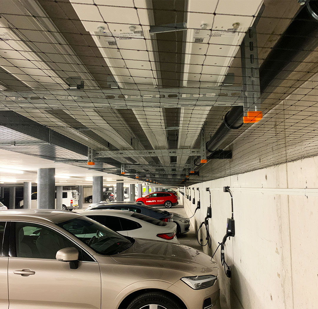 Decken- und Leitungsbereiche einer Tiefgarage für Schutznetze und Abschottungen
