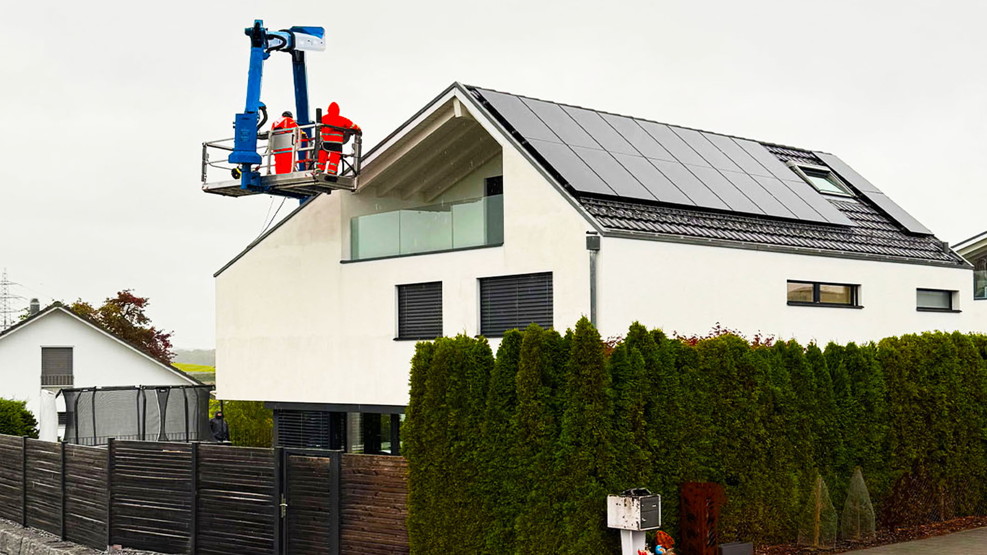 Wohnhaus mit Dachkante als typischer Einsatzbereich für die professionelle Vogelabwehr in Thurgau