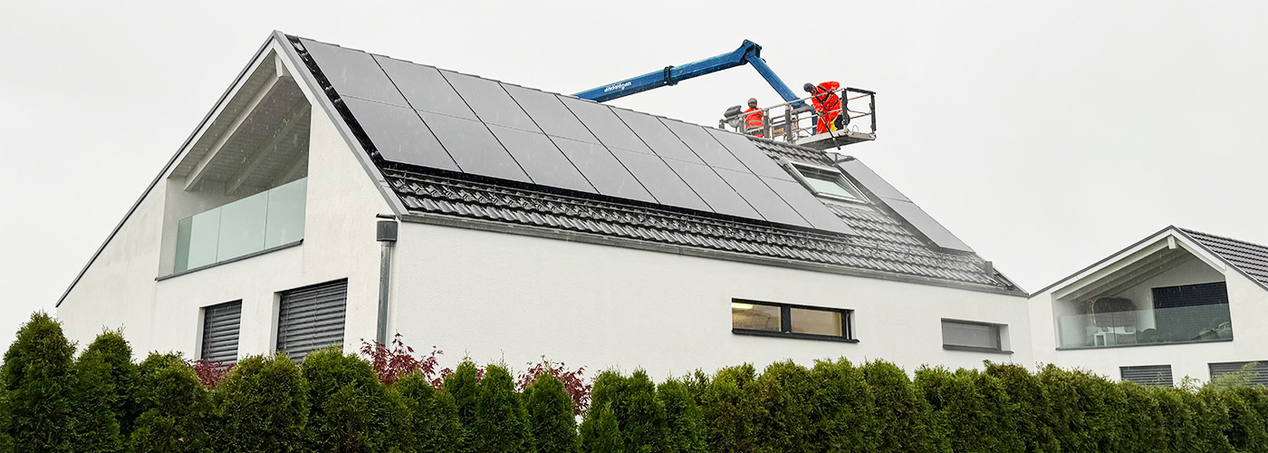 Vogelabwehr an Solarpanels und Storenkästen in Aesch ZH